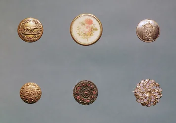 Collection de boutons, fin du 18e siècle au début du 19e siècle